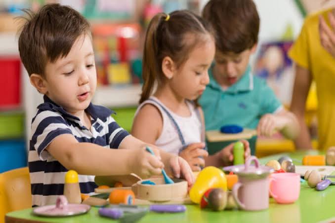 Anaokulunda tuvalet gerilemesi ve yemek seçiciliği ne zaman destek ister?